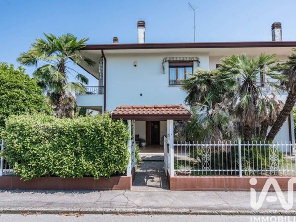 casa indipendente in vendita a Selvazzano Dentro in zona Caselle