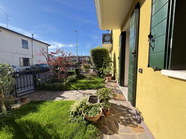 casa indipendente in vendita a Selvazzano Dentro in zona Tencarola