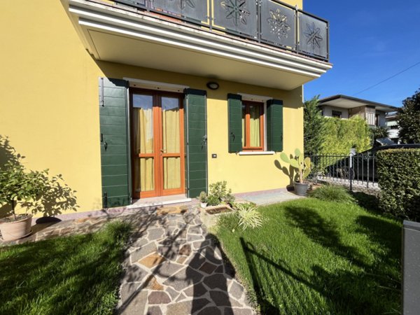 casa indipendente in vendita a Selvazzano Dentro in zona Tencarola