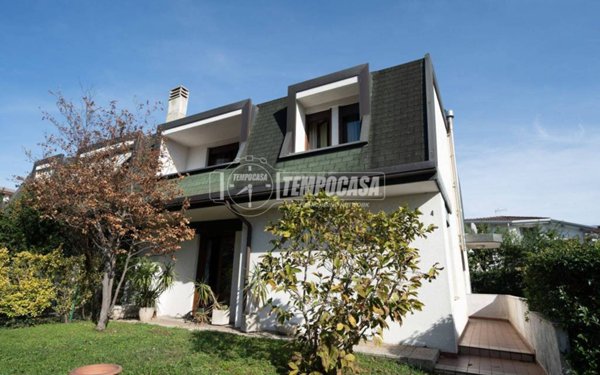 casa indipendente in vendita a Selvazzano Dentro in zona Caselle