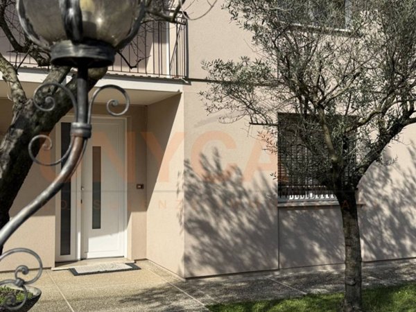 casa indipendente in vendita a Selvazzano Dentro in zona Caselle