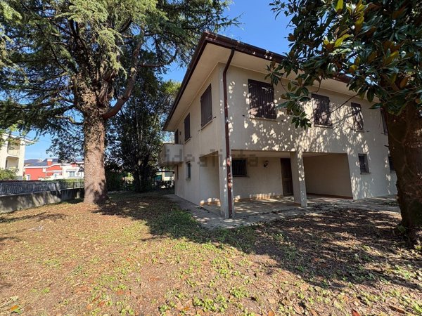 casa indipendente in vendita a Selvazzano Dentro in zona Caselle