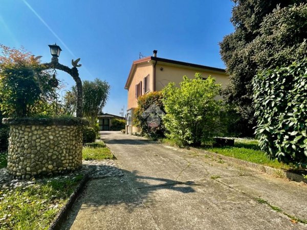 casa indipendente in vendita a Selvazzano Dentro in zona Tencarola