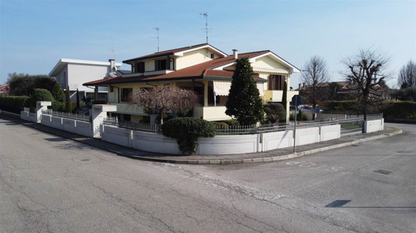 casa indipendente in vendita a Solesino
