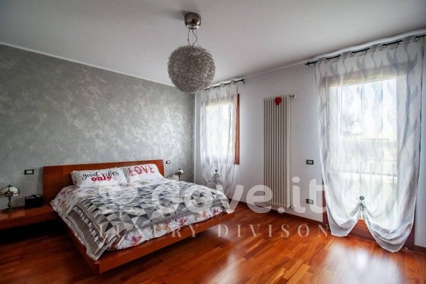 casa indipendente in vendita a Solesino