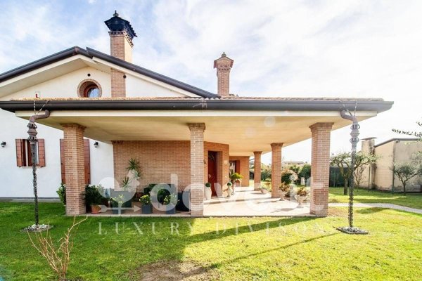 casa indipendente in vendita a Solesino