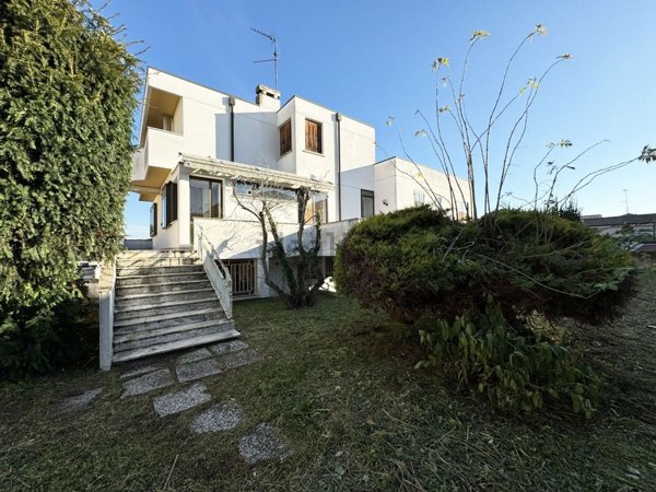 casa indipendente in vendita a Solesino