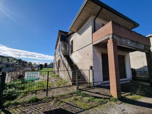 quadrivano in vendita a Solesino