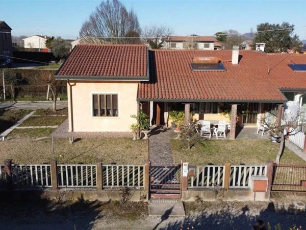 casa indipendente in vendita a Solesino