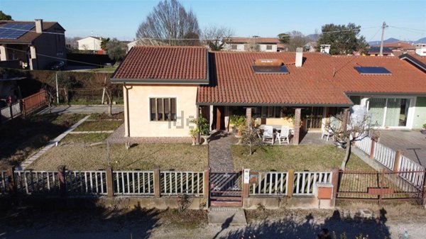 casa indipendente in vendita a Solesino