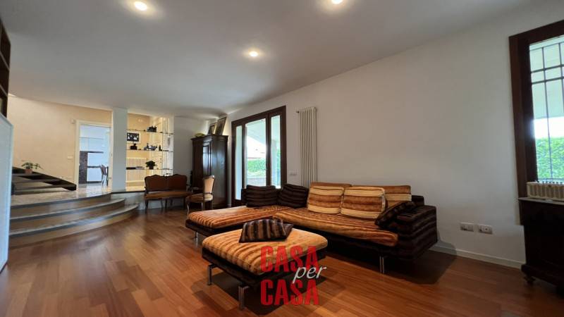 casa indipendente in vendita a Solesino