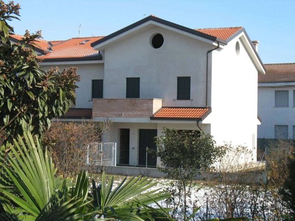 casa indipendente in vendita a Solesino