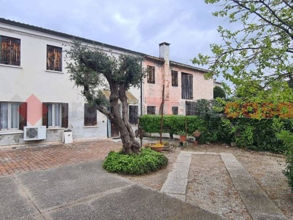 casa indipendente in vendita a Solesino