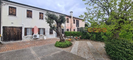 casa indipendente in vendita a Solesino