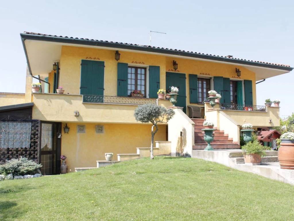 casa indipendente in vendita a Solesino