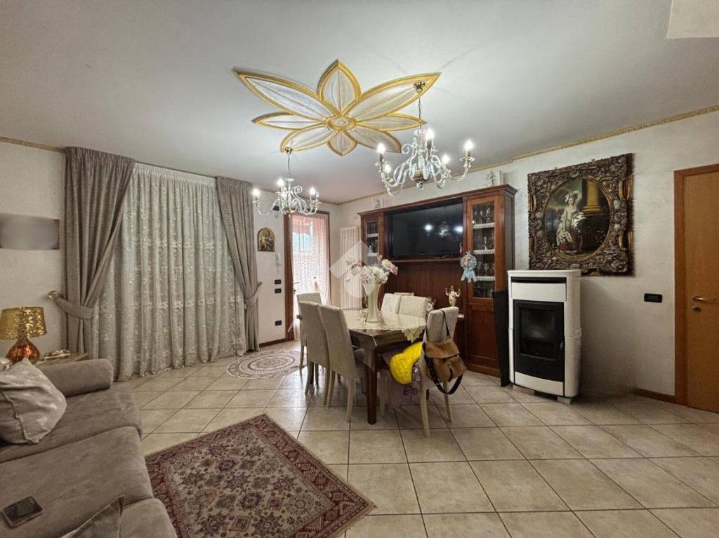 casa indipendente in vendita a Solesino