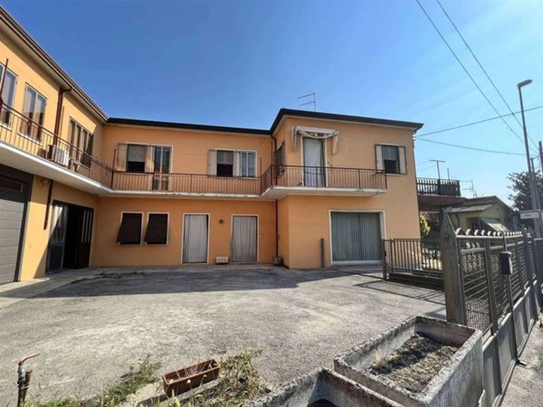casa indipendente in vendita a Solesino