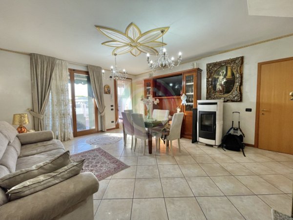 casa indipendente in vendita a Solesino