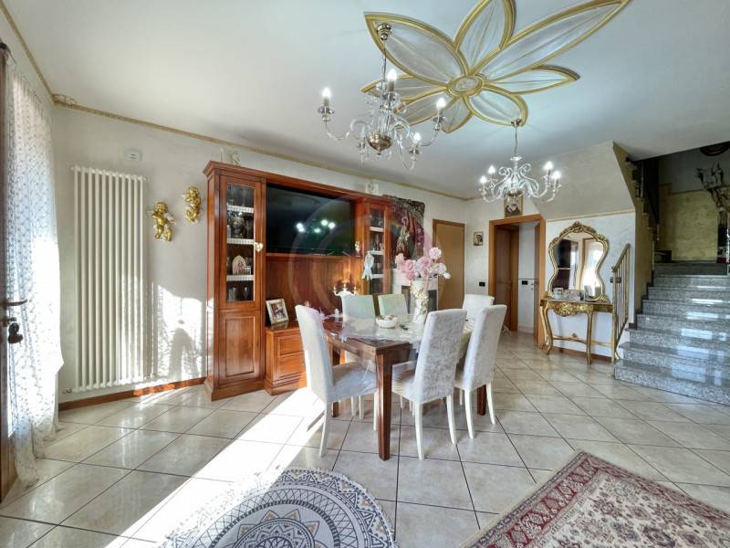 casa indipendente in vendita a Solesino