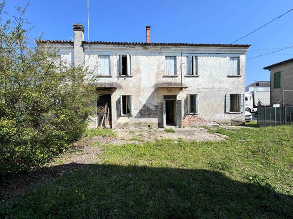 casa indipendente in vendita a Solesino