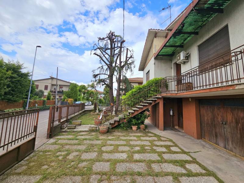 casa indipendente in vendita a Solesino