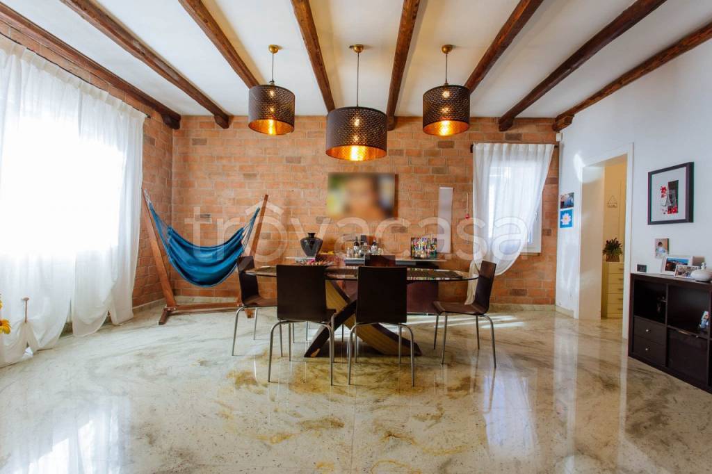 casa indipendente in vendita a Solesino