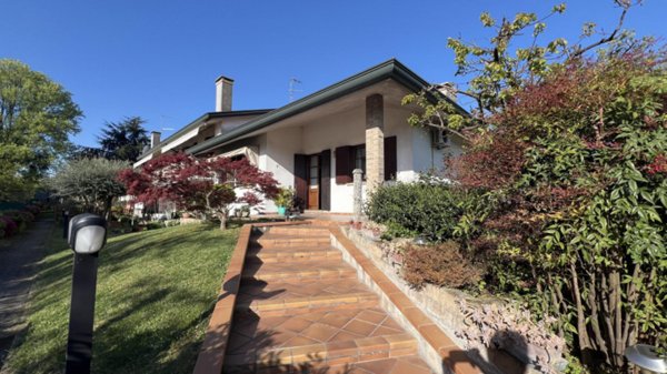 casa indipendente in vendita a Solesino