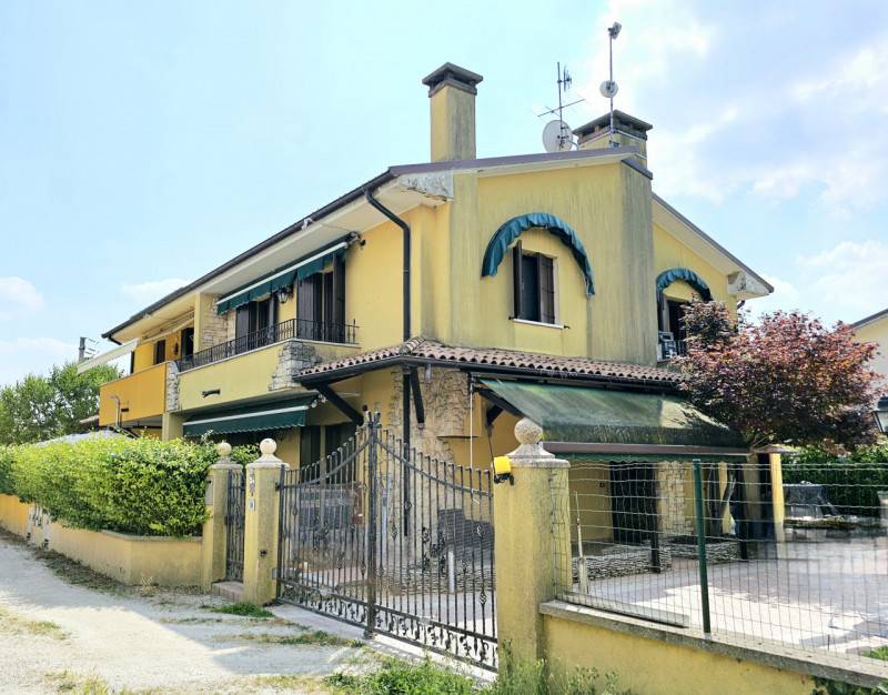 casa indipendente in vendita a Solesino in zona Arteselle