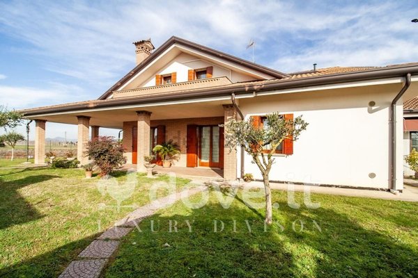 casa indipendente in vendita a Solesino