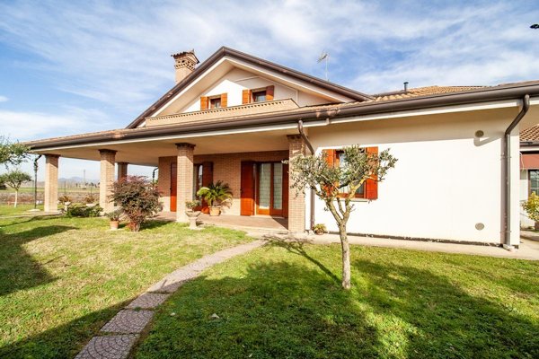 casa indipendente in vendita a Solesino
