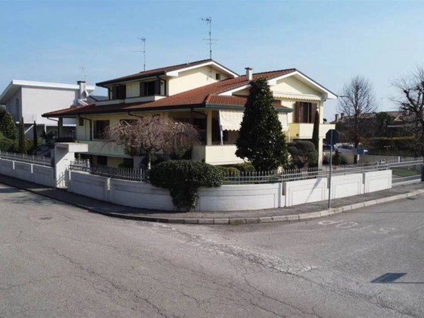 casa indipendente in vendita a Solesino