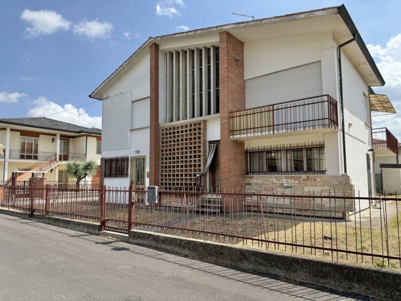 casa indipendente in vendita a Solesino