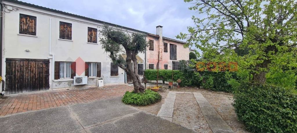 casa indipendente in vendita a Solesino