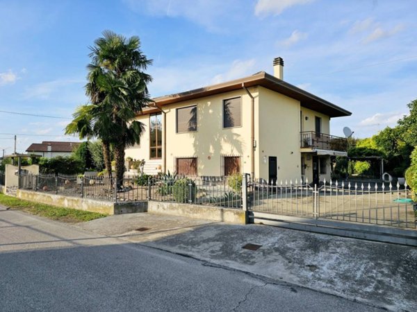 casa indipendente in vendita a Solesino