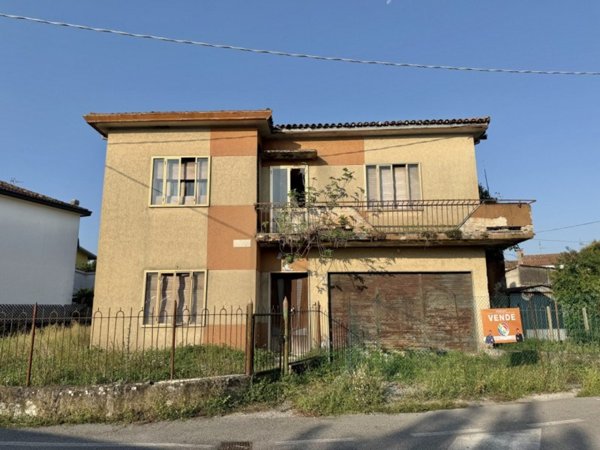 casa indipendente in vendita a Solesino