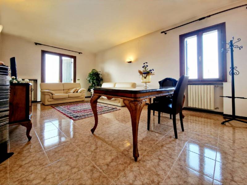 casa indipendente in vendita a Solesino