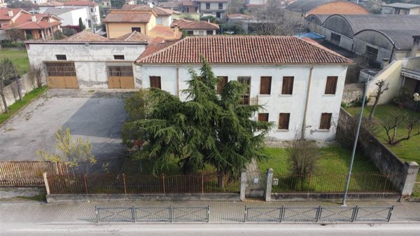 casa indipendente in vendita a Solesino