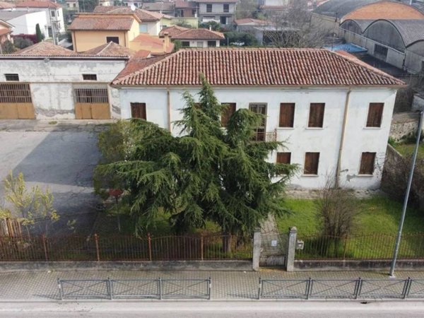 casa indipendente in vendita a Solesino