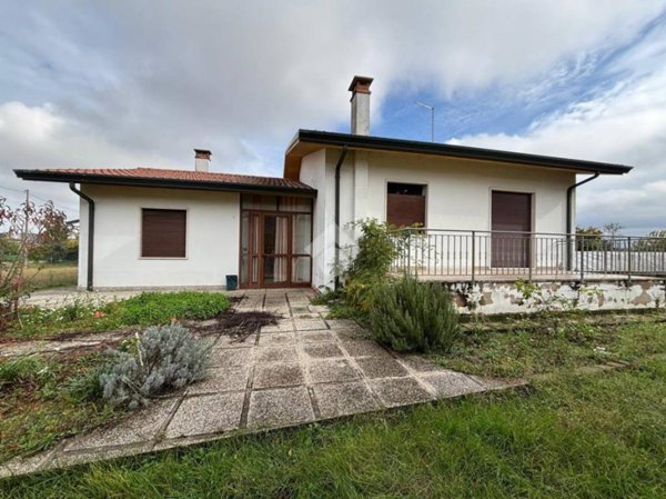 casa indipendente in vendita a Solesino