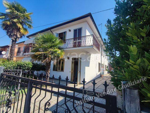casa indipendente in vendita a Solesino