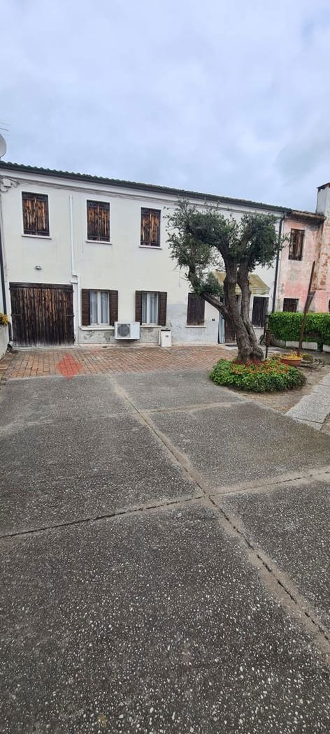 casa indipendente in vendita a Solesino