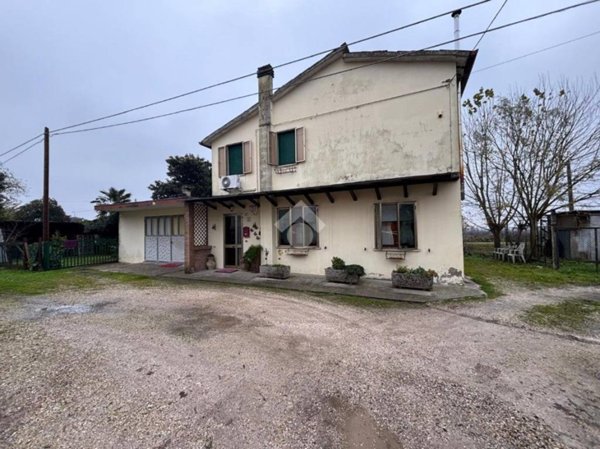 casa indipendente in vendita a Solesino