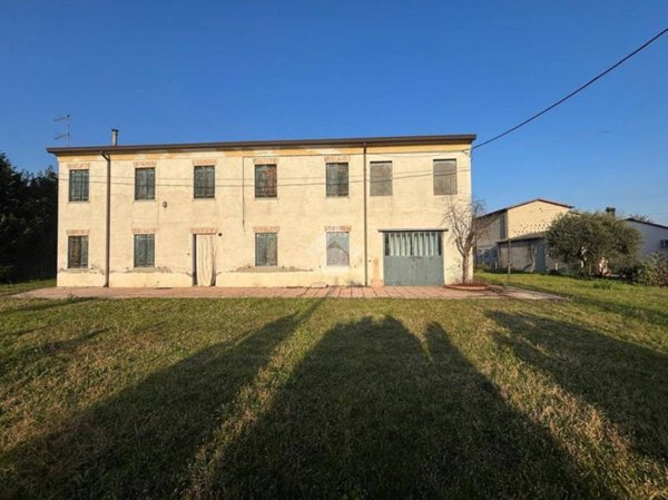 casa indipendente in vendita a Solesino