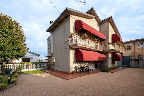 casa indipendente in vendita a Solesino