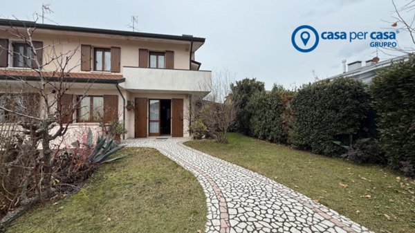 casa indipendente in vendita a Solesino