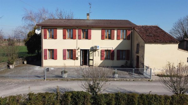 casa indipendente in vendita a Solesino