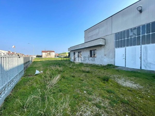 capannone in vendita a Solesino