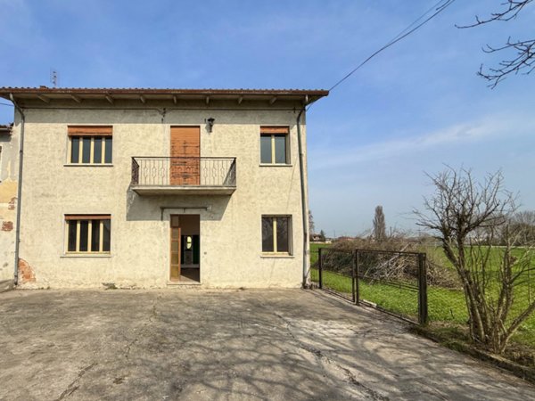 casa indipendente in vendita a Solesino
