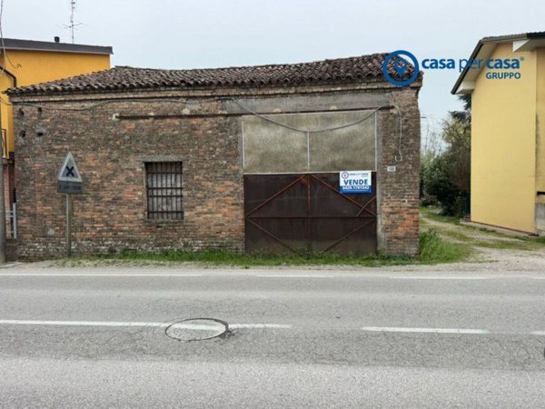 locale commerciale in vendita a Solesino