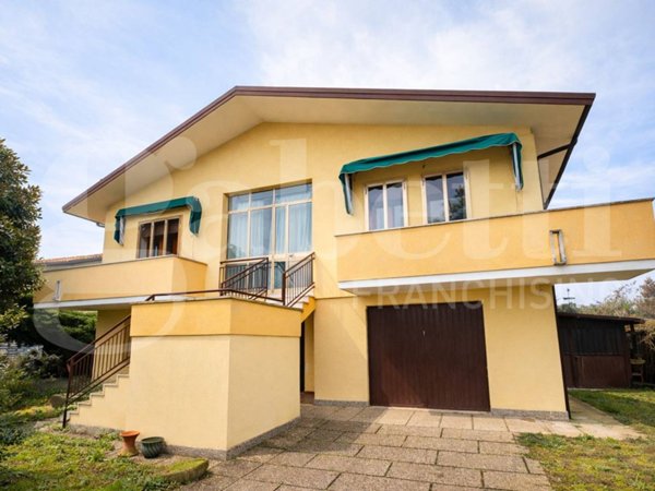 casa indipendente in vendita a Solesino